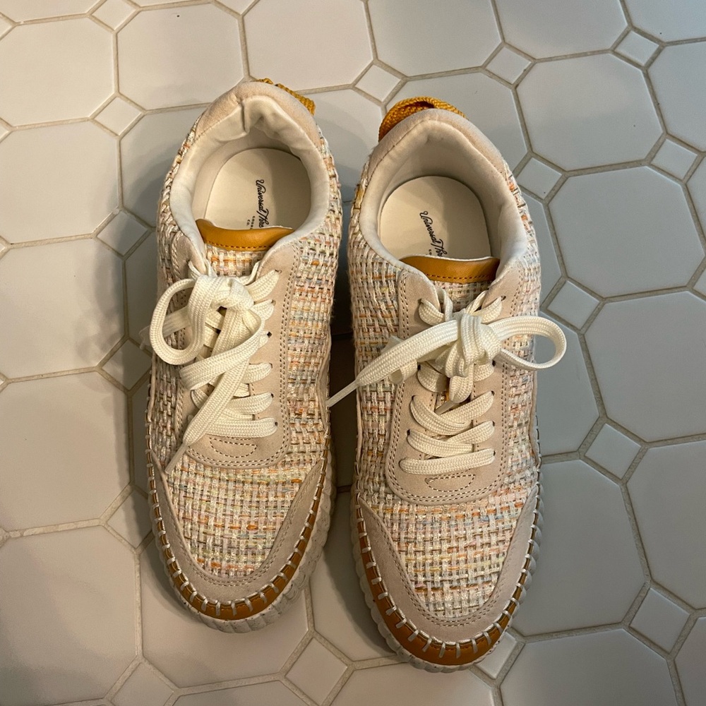 Universal Threads Shoes - Picture 3 of 3